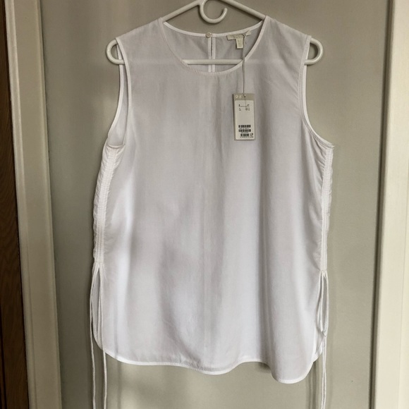 Sleeveless top - Picture 1 of 5